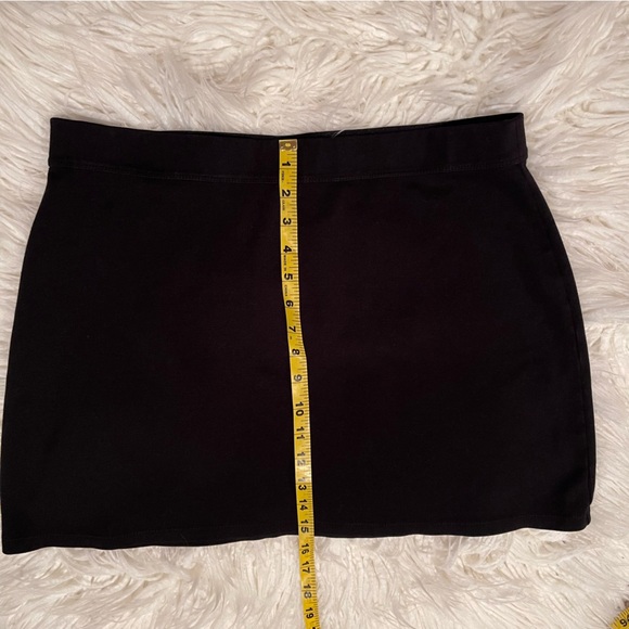 Studio M Mini Skirt - Size L - Picture 5 of 5